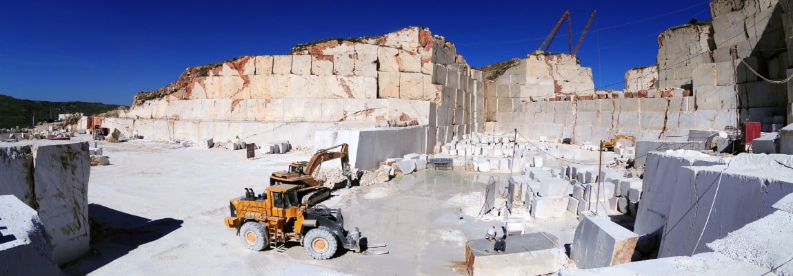 cava-marmo-perlatino La lavorazione in cava del marmo perlatino